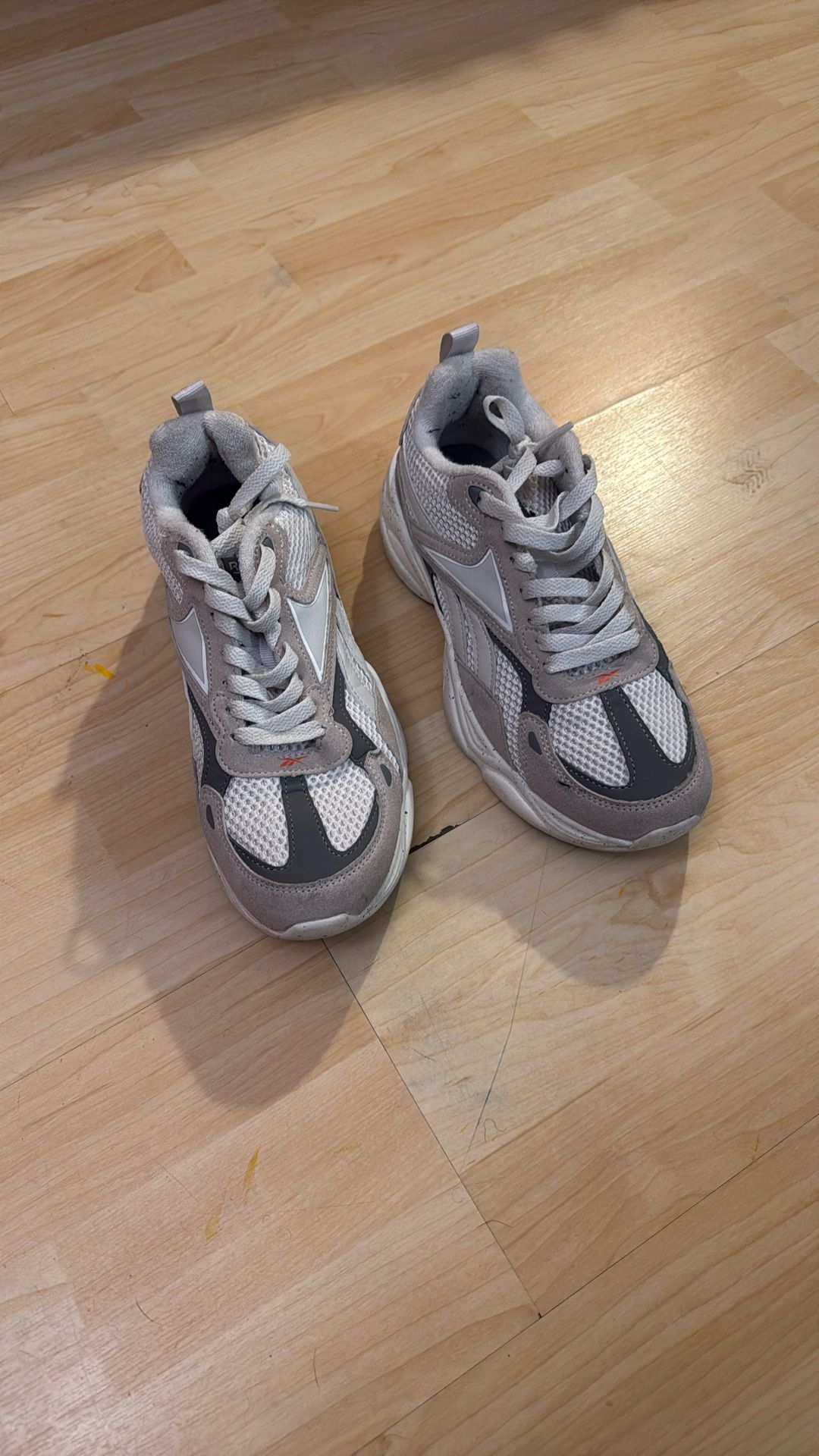 Reebok Trainer Shoe - 6 Youth - Lightly Worn