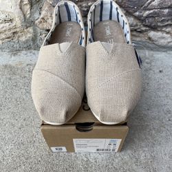 Woman’s Toms