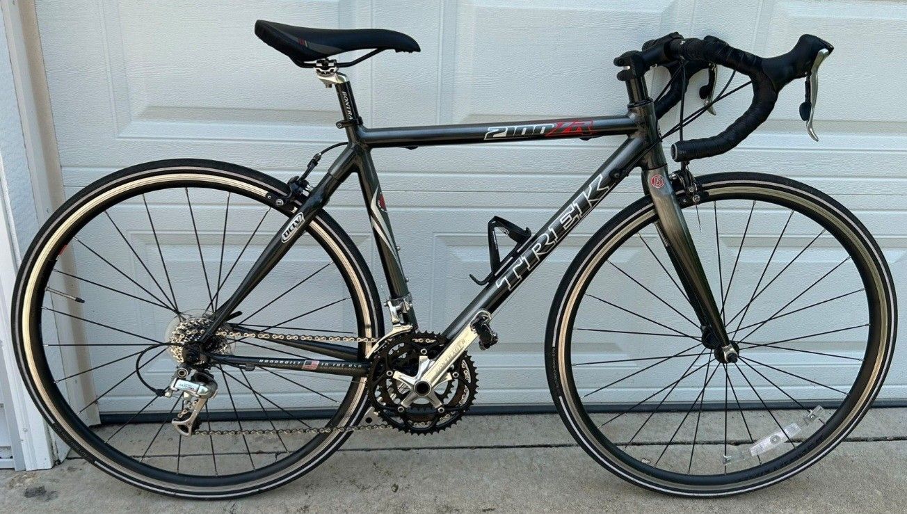 Carbon Fiber Road Bike Trek 2100 ZR