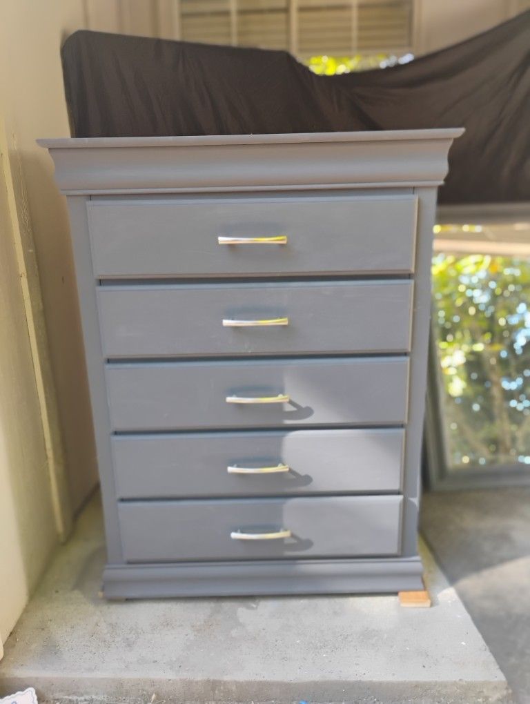 Tall 5 Drawer Dresser And Large Mirror