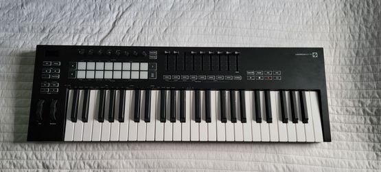 Novation Launchkey 49 [MK3] MIDI Keyboard Controller