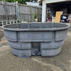 Rubbermaid 150 Gallon Stock Tank