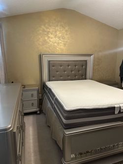 Queen bedroom set for sale $500 OBO - MATTRESS NOT INCLUDED