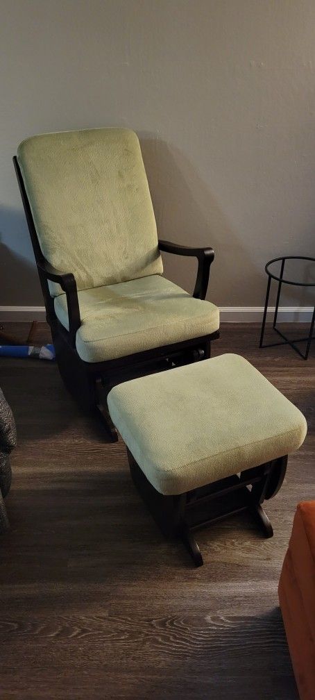 Rocking Chair With Foot Rest 