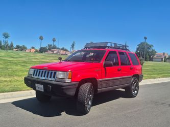 1995 jeep Cherokee. Super clean. Inside and out 4x4 6 cylinder,4.0.