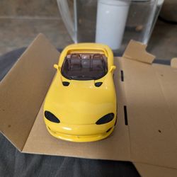 AMT ERTL 1994 Dodge Viper RT/10 Promo Model 7155  Dandelion Yellow Pearlcoat