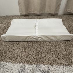 Munchkin Changing Pad + 6 Covers 