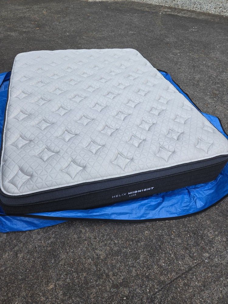 Helix Midnight Luxe Queen Mattress