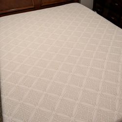 Nice Coverd Clean Memory Queen Mattress 