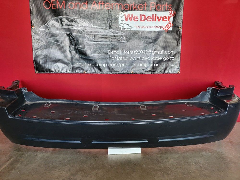 2005 - 2010 Jeep Grand Cherokee Rear Bumper Cover Oem 