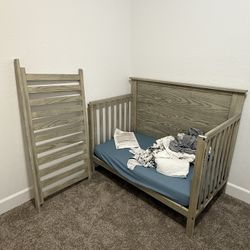 Crib / Toddler Bed