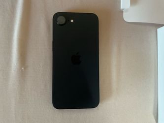 iPhone 16e barely used - $400