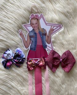 Bow holder with bows