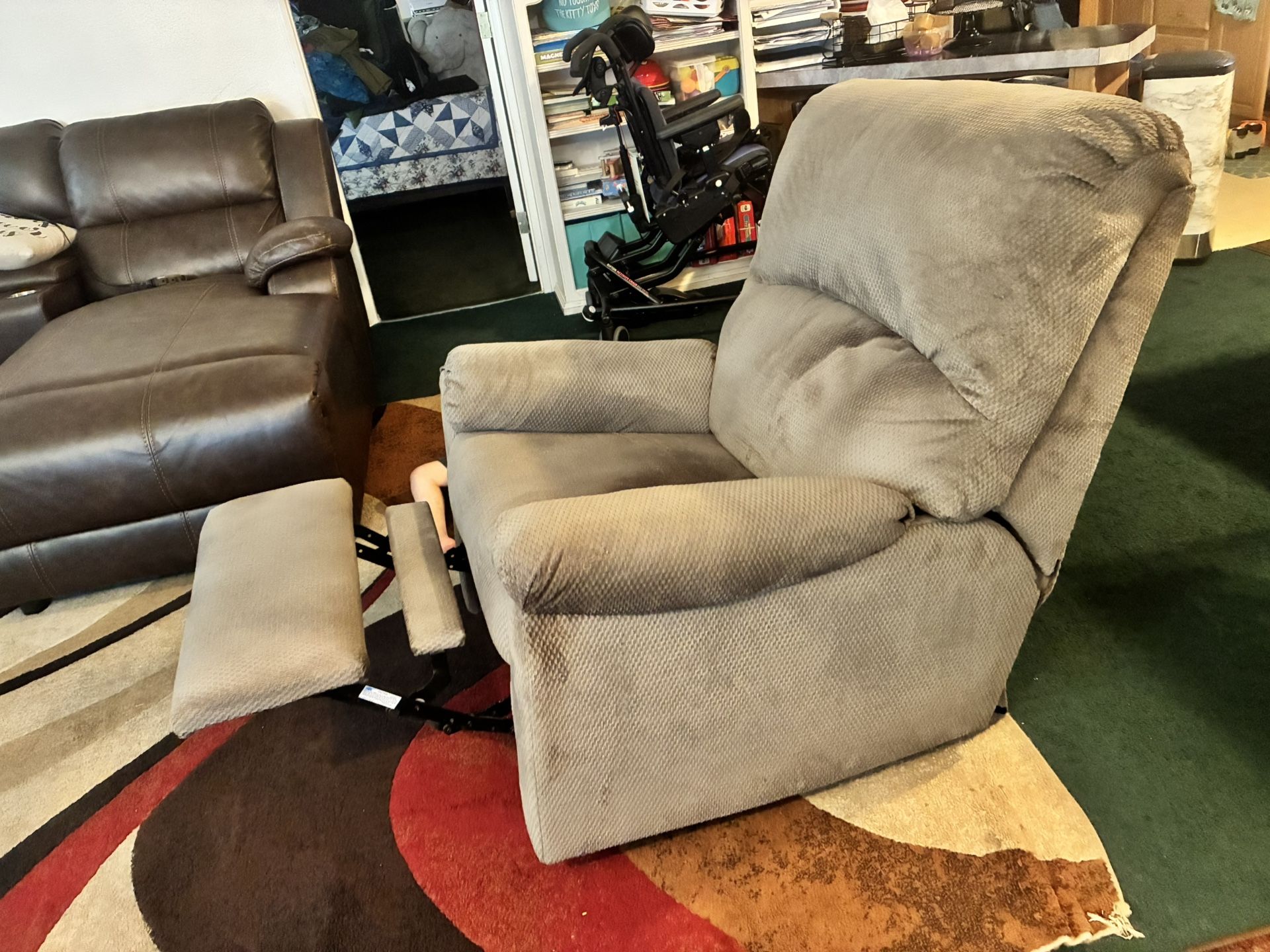 🥰🥰$$170-rocker/swivel grey colored recliner (absolutely everything works on it )comes from a doggie friendly non smoking non pest home. Only sell du