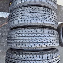 Set 265/70-17 Bridgestone con el 80% de vida