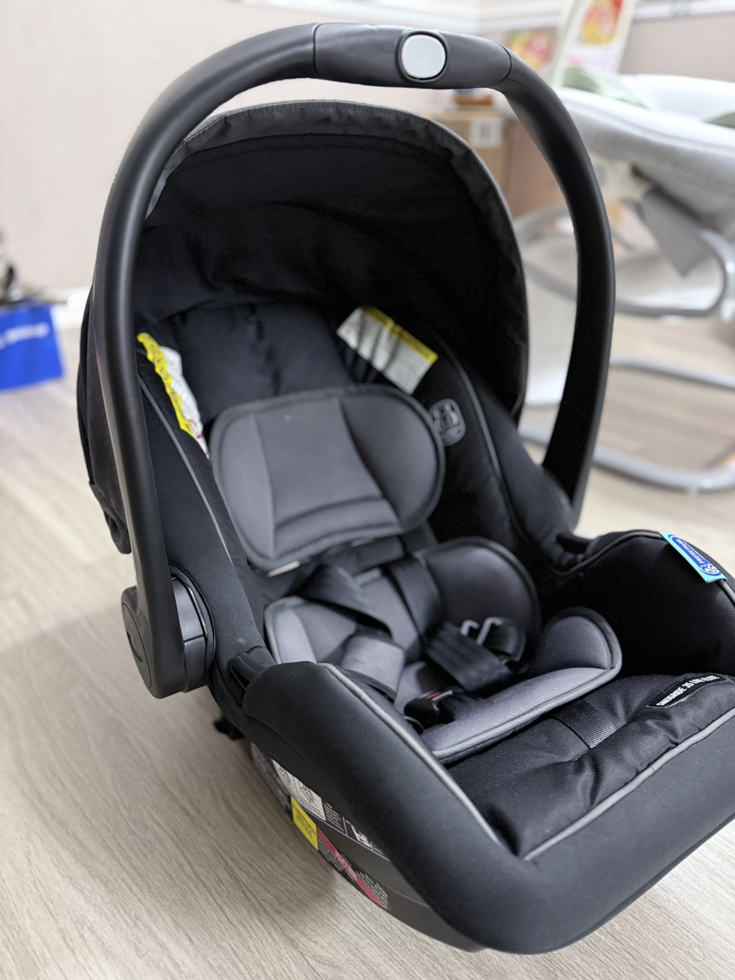 Graco SNUGRIDE 35 Lite Elite With Base And Gate Check IN Bag