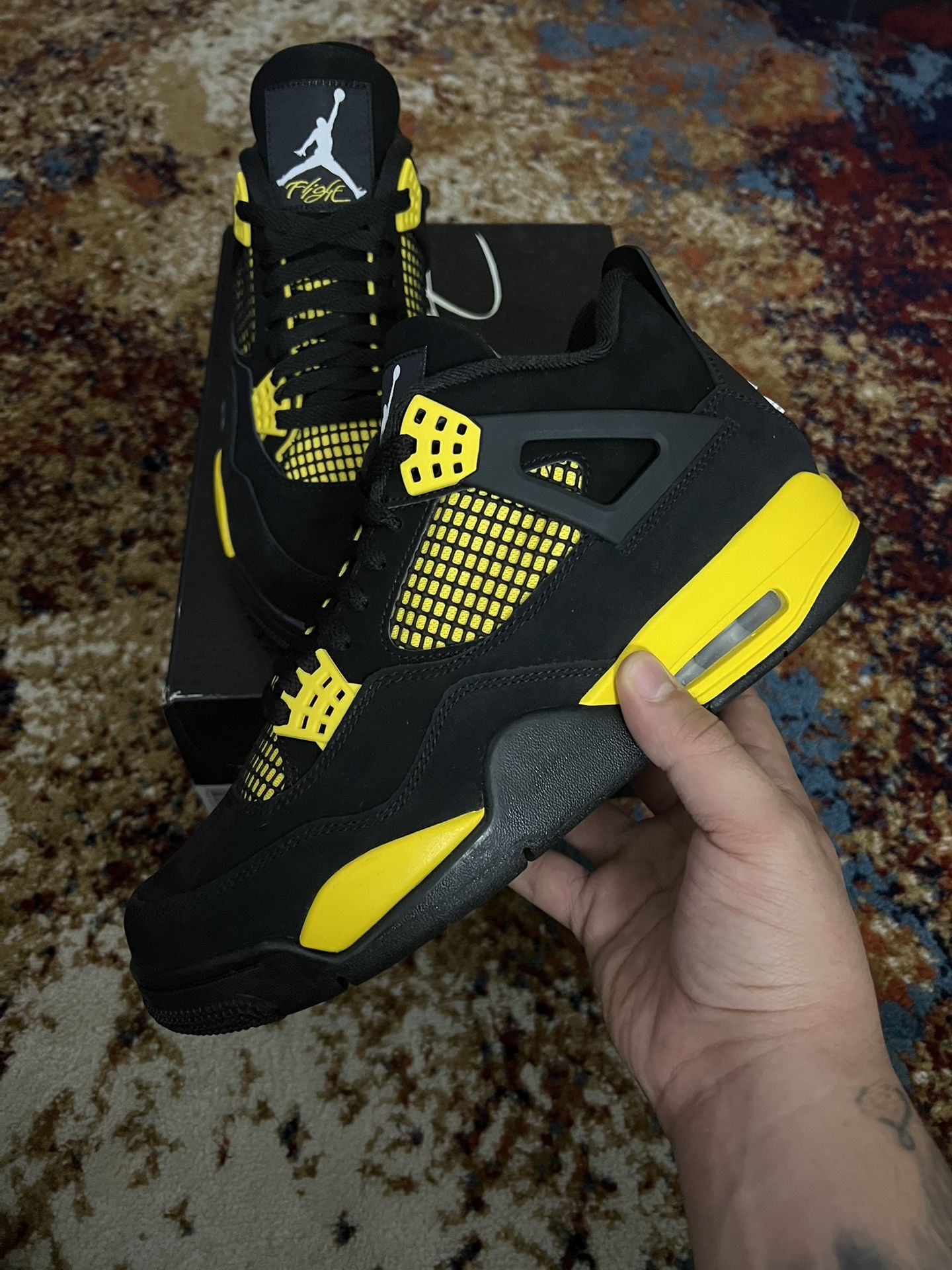 Jordan Retro 4 Thunder 2023