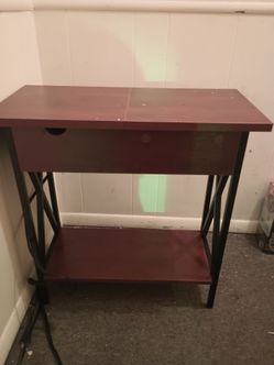 End table  amazing condition
