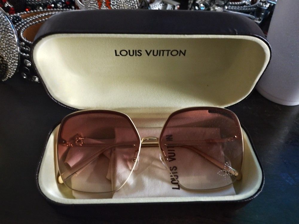 Authentic Louis Vuitton Sunglasses 