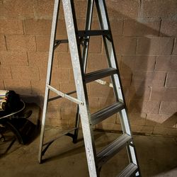 6 foot fiberglass A-frame ladder