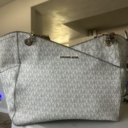 Micheal Kors Purse 