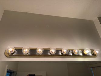 Bathroom light fixture