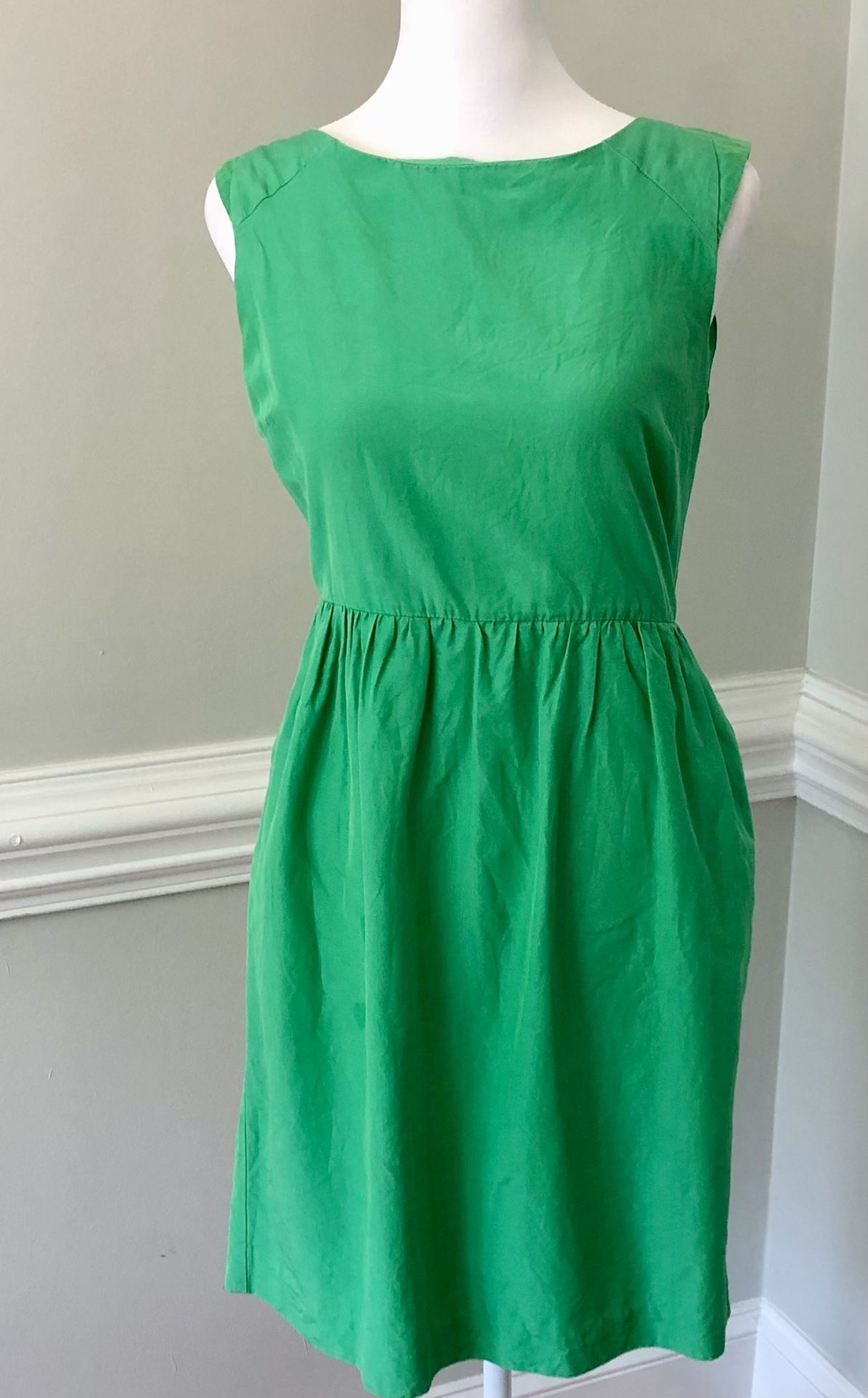 Looks New, Sleeveless Sun Dress with Pockets in Kelly Green from Jcrew (size 4)