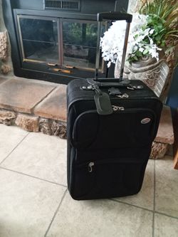 American Tourister 24" Tall Suitcase