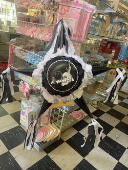 Halloween Skull Star Piñata and with matching table cover