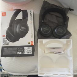 JBL Live 770NC Wireless Noise Cancelling Headphones — Black, New