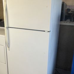 Kenmore 18 Cu Ft Top Freezer Refrigerator 