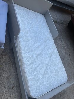 🥰🥰 Hermosa, Cama De Madera Y Colchón😍 Para Niños En Buenas Condiciones😍