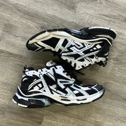 Balenciaga Runner Black w White Sz 8 US/ Sz 41 EU Men’s