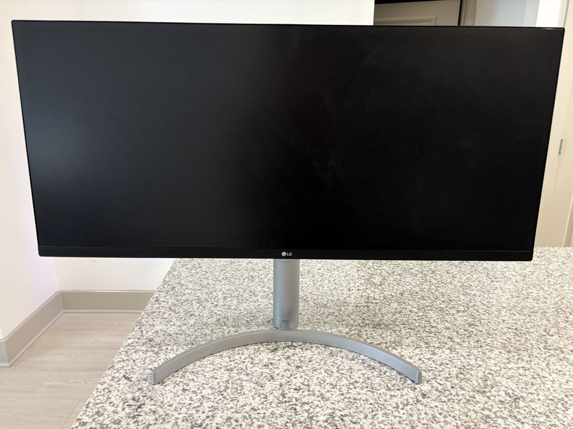 LG UltraWide FHD 34-Inch Monitor