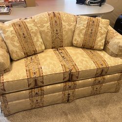 Loveseat - Like New Condition. 