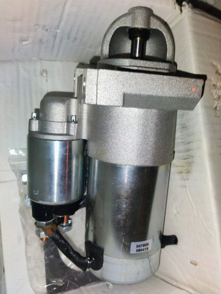 2001-2002 Brand New STARTER With gasket And New Mounting Hardware Yukon Escalade GMC  Chevy Tahoe PART# SDR0070