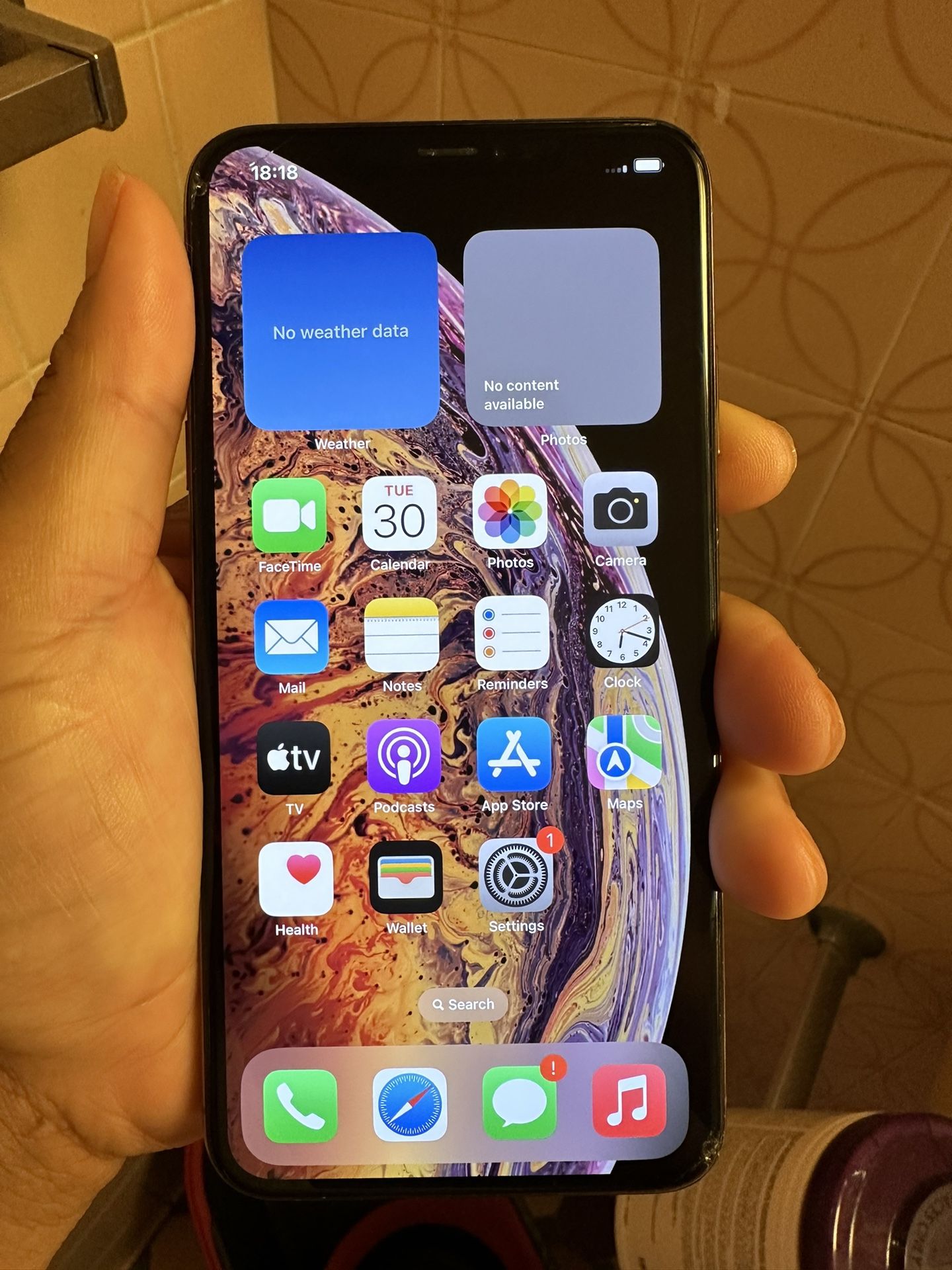 iPhone XS Max 64GB Unlocked (Please Read The Description Before Messaging Me)