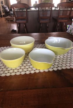 Lot of vintage Pyrex.