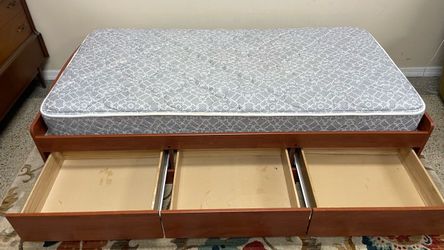 Twin platform Bed, 3 Drawers & Mattress 🚚 extra