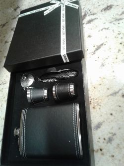 Set of flasks, shot glasses and a knife. Gift set. New