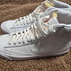 Women's Nike Size 9.5 New