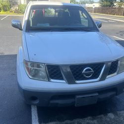 2008 Nissan Frontier 4 cylinder 260k miles Great on Gas ⛽️ Cold 🥶 Ac!Truck runs fine just had oil changed new battery bumper and tailgate has Rust Fo