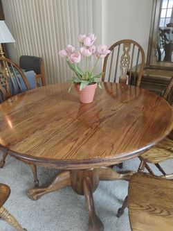 SOLID OAK DINING ROOM TABLE