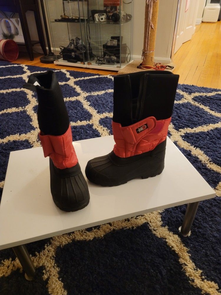 Girls Size 4 Snowboots