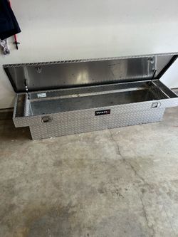 Truck toolbox