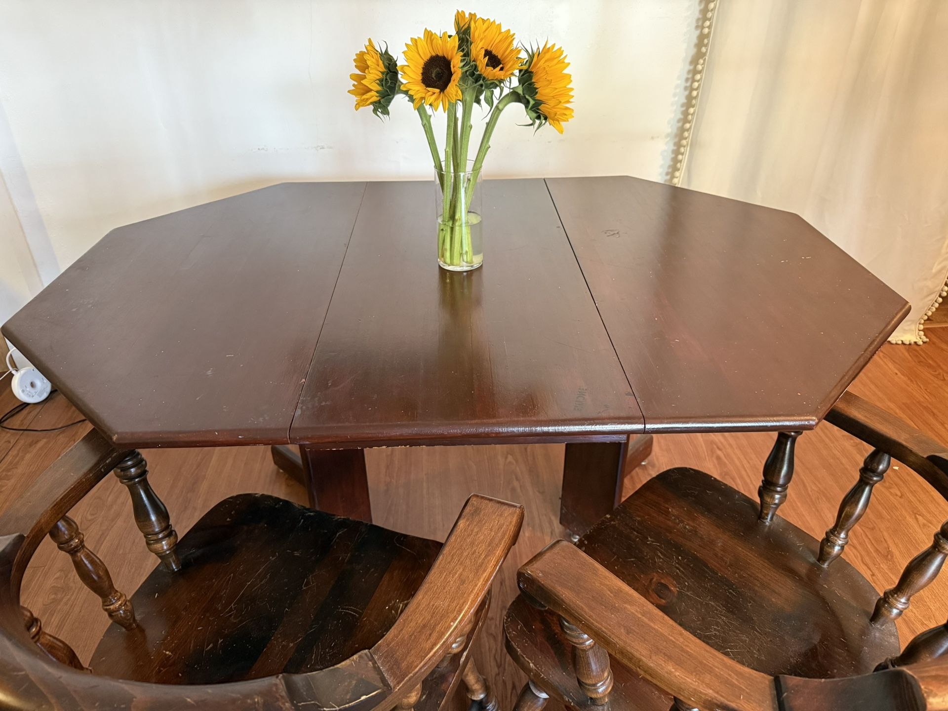 Dining Room Table and Chairs Set With Leaf Extension 
