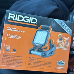 RIDGID 18V Cordless Flood Light Kit with 2.0 Ah Battery and Charger