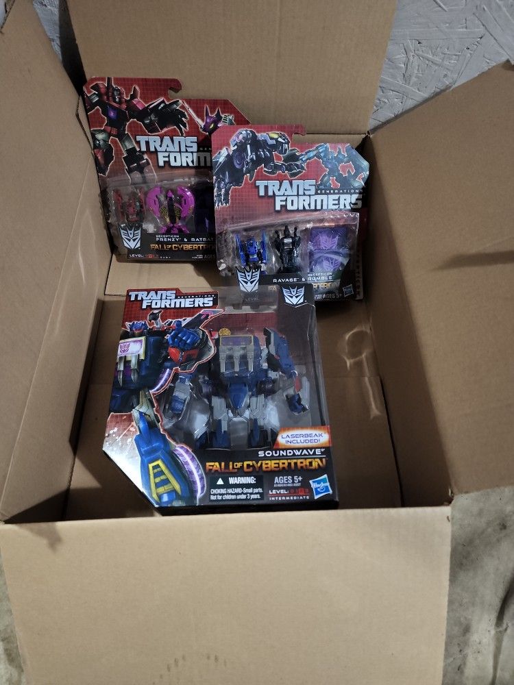 Transformers: Fall of Cybertron Decepticon SOUNDWAVE with Mini FRENZY, RATBAT, RUMBLE, RAVAGE