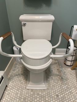Lunderg Solva 3in Raised Toilet Seat with Handles - Elongated White