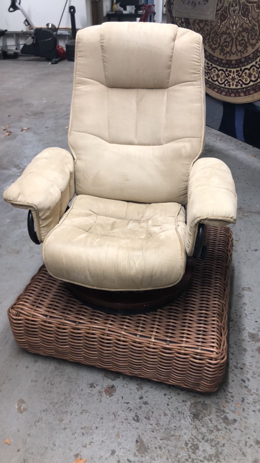 Good Condition Swivel Recliner Chair
